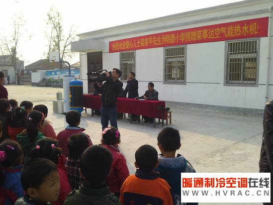 图一：《社会前沿》栏目记者采访拍摄