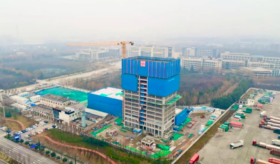  提前三个月，中建三局西北公司西安石油大学绿色低碳能源综合实验（实训）中心项目顺利封 